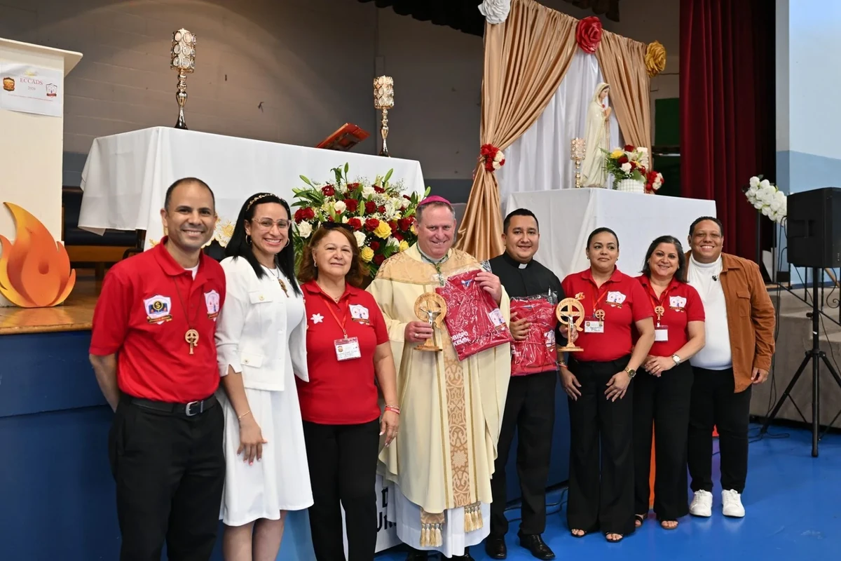 Monseñor Kevin Sweeney junto al Comité Diocesano de la RCC Paterson en el ECCADS 2026