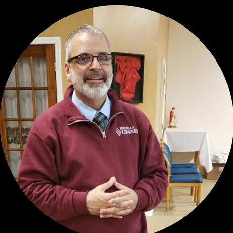 Néctor García, formador de la Clase Alpha